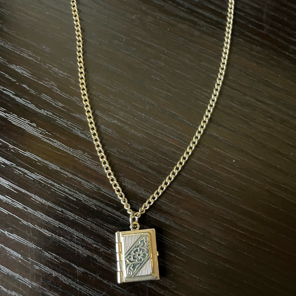 Silver Vintage Children’s Locket Necklace - Picture 2 of 8